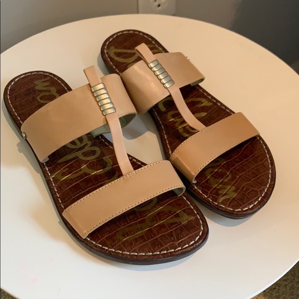 Barely worn in great condition!!